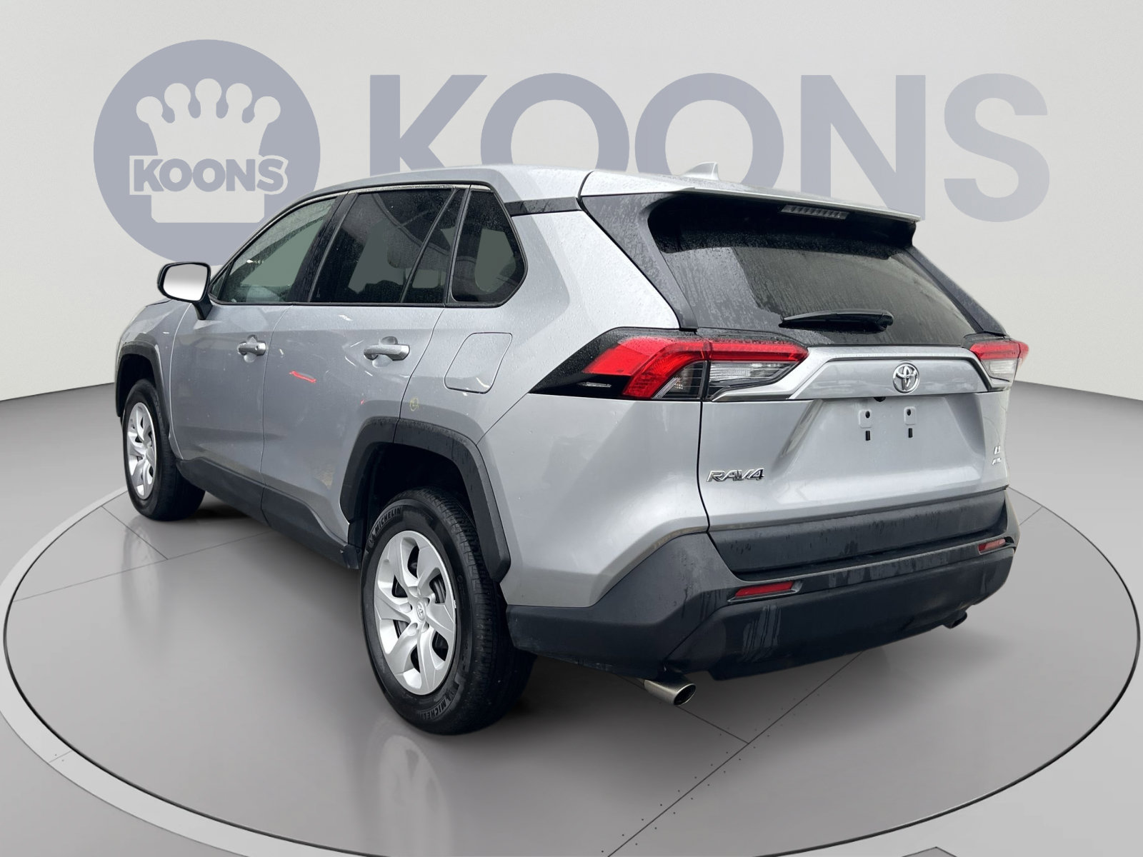 Used 2025 Toyota RAV4 LE AWD/4WD image 4