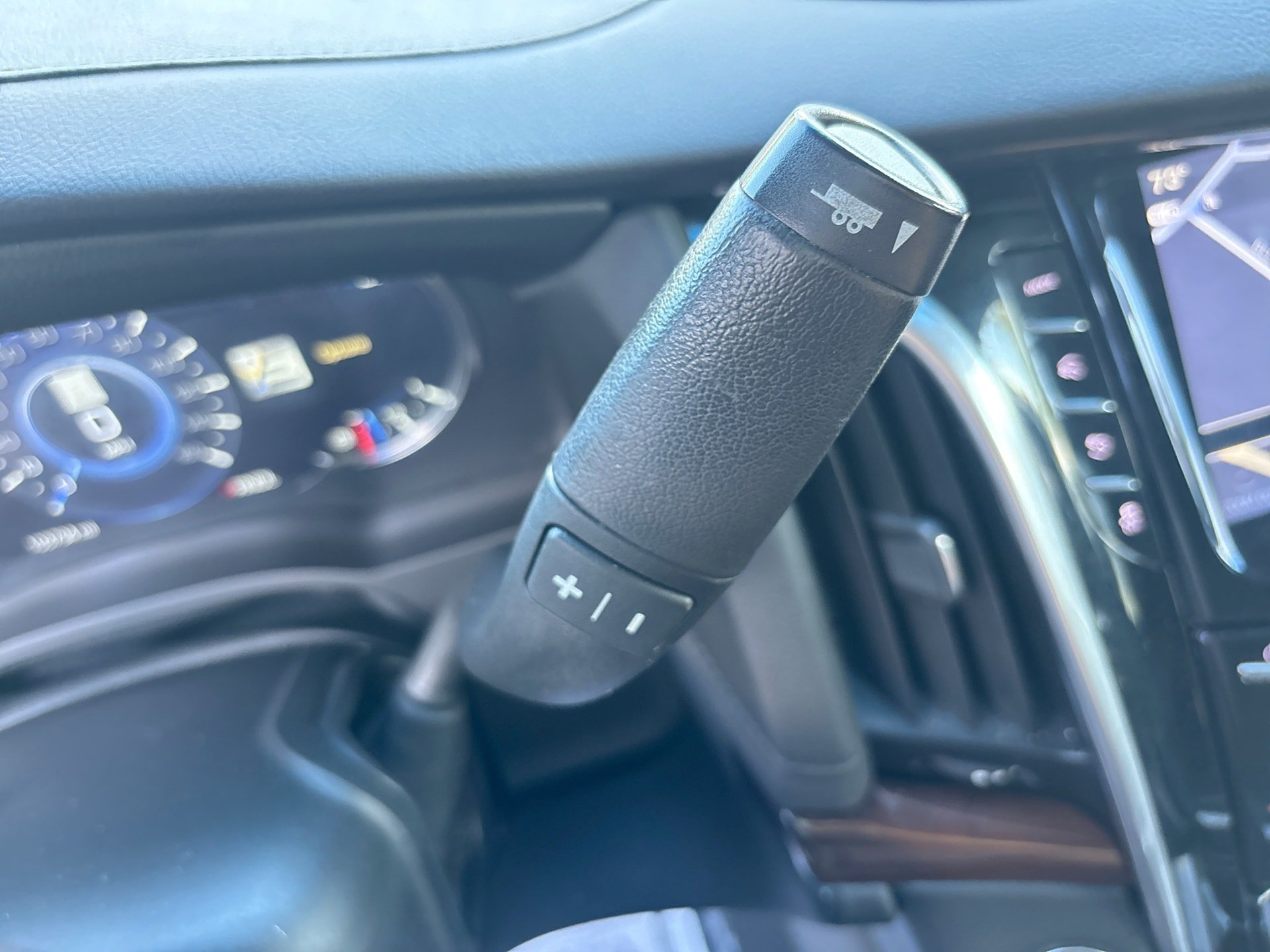 Used 2019 Cadillac Escalade ESV Luxury AWD/4WD image 23