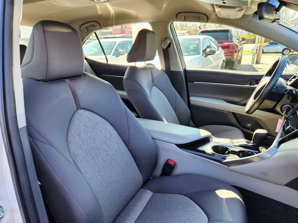 Used 2018 Toyota Camry LE image 16