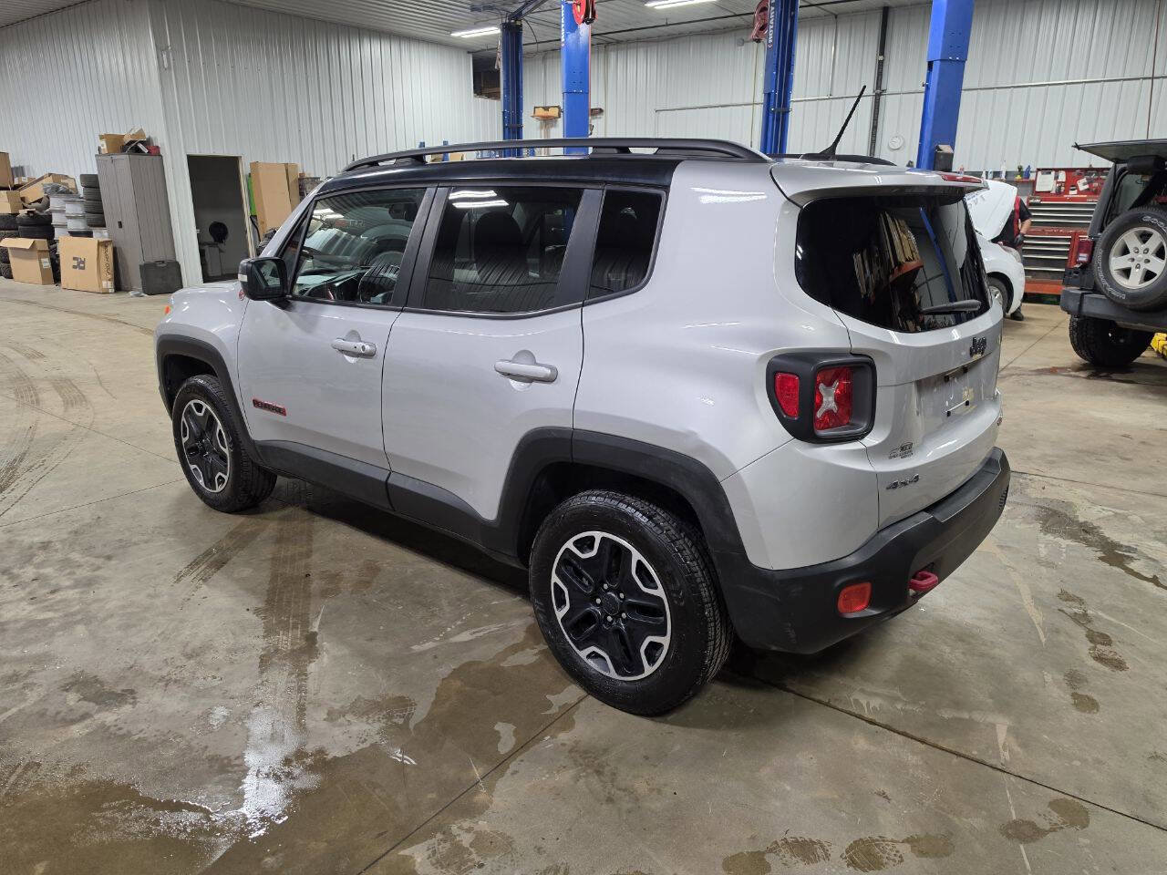 Used 2016 Jeep Renegade Trailhawk AWD/4WD image 5