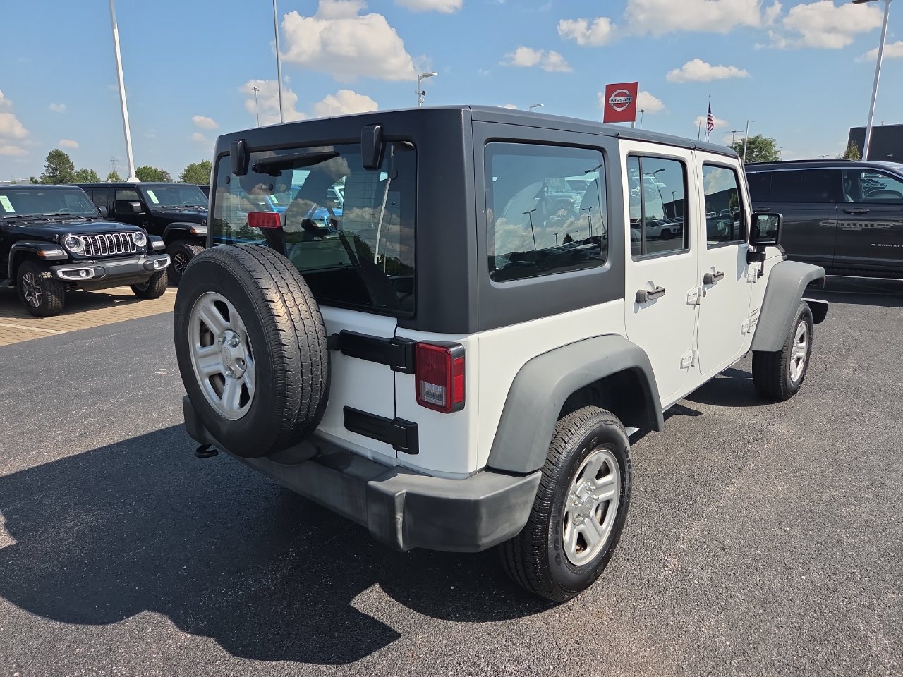 Used 2016 Jeep Wrangler Unlimited Sport w/ Connectivity Group AWD/4WD image 7