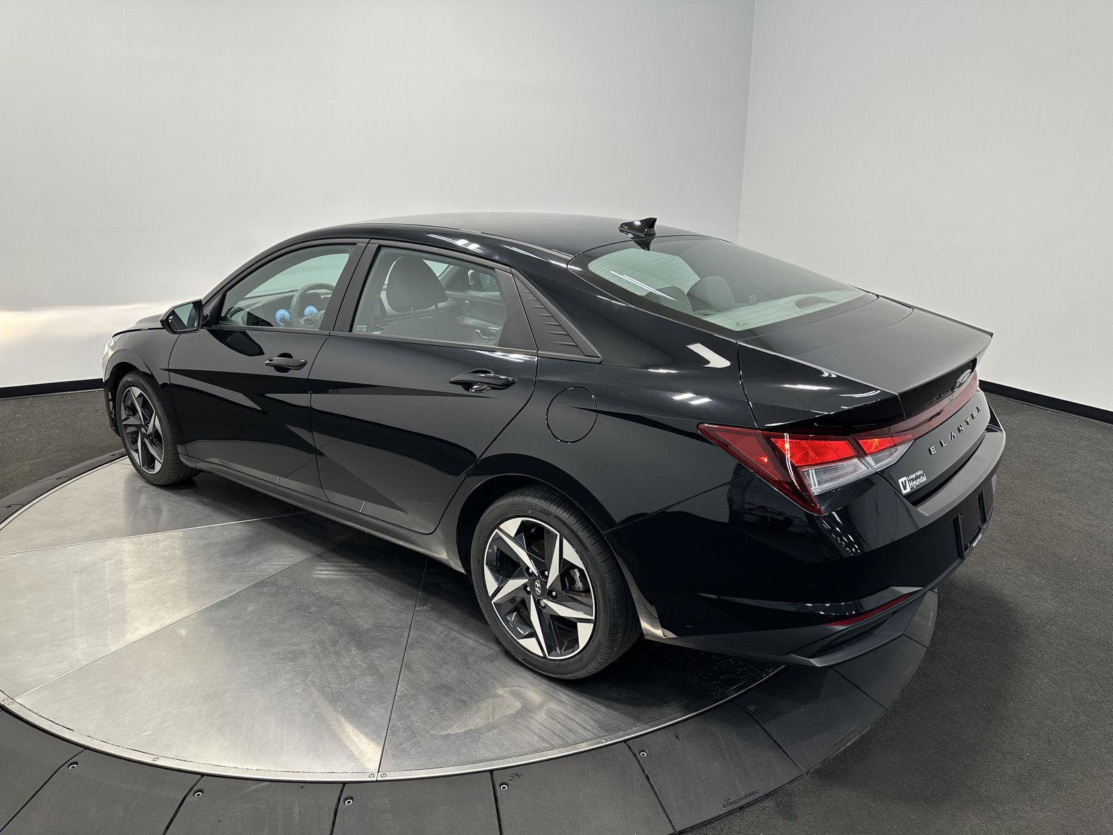 Certified 2023 Hyundai Elantra SEL w/ Convenience Package FWD image 5