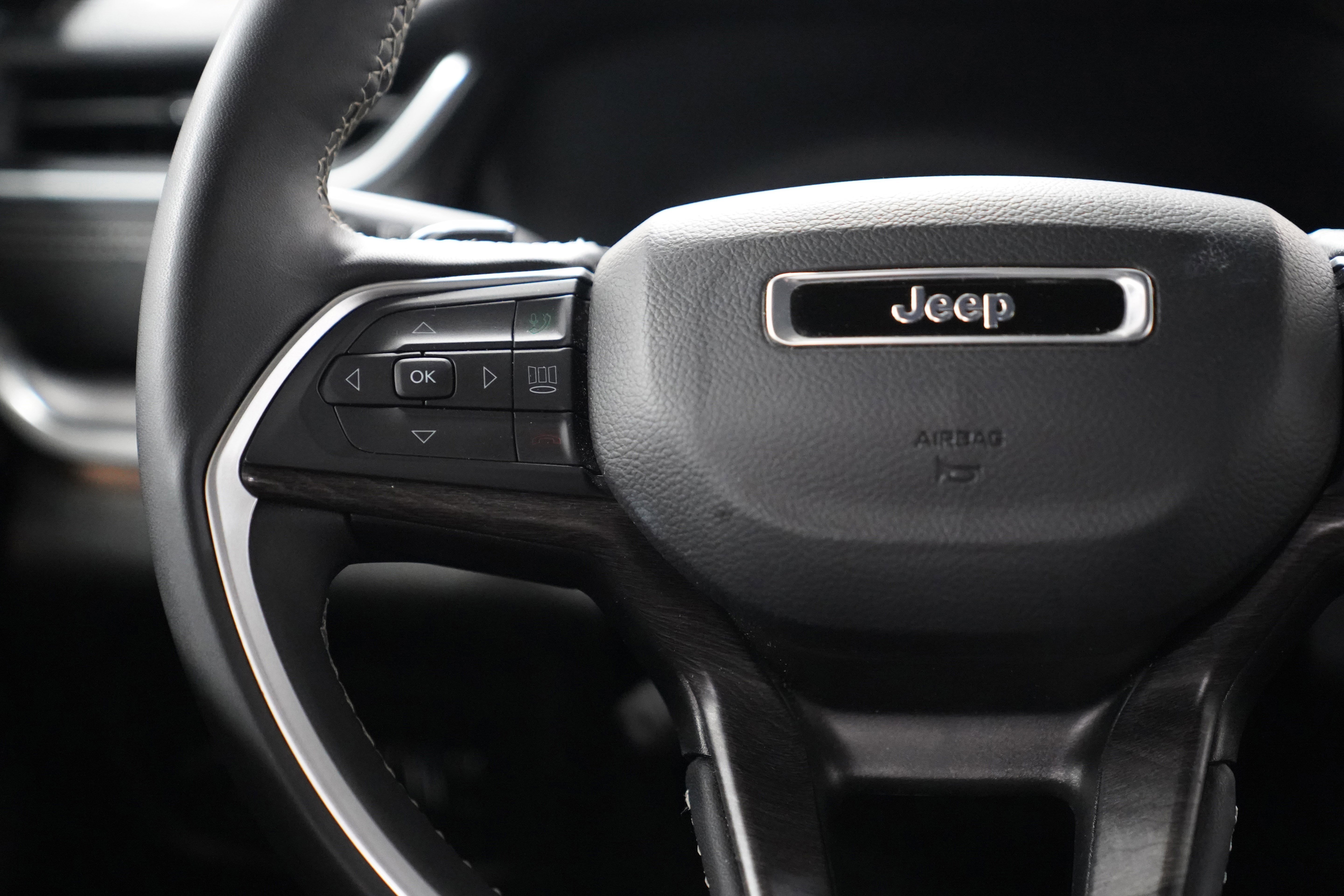 Certified 2024 Jeep Grand Cherokee L Limited w/ Luxury Tech Group II image 20