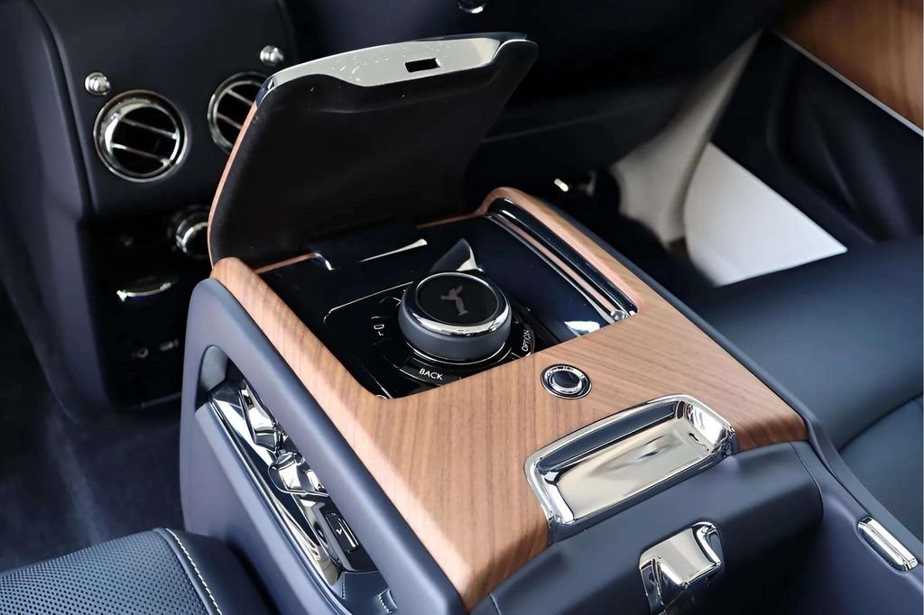 Certified 2026 Rolls-Royce Cullinan AWD/4WD image 8