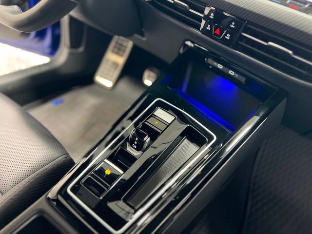 Used 2024 Volkswagen Golf R image 29