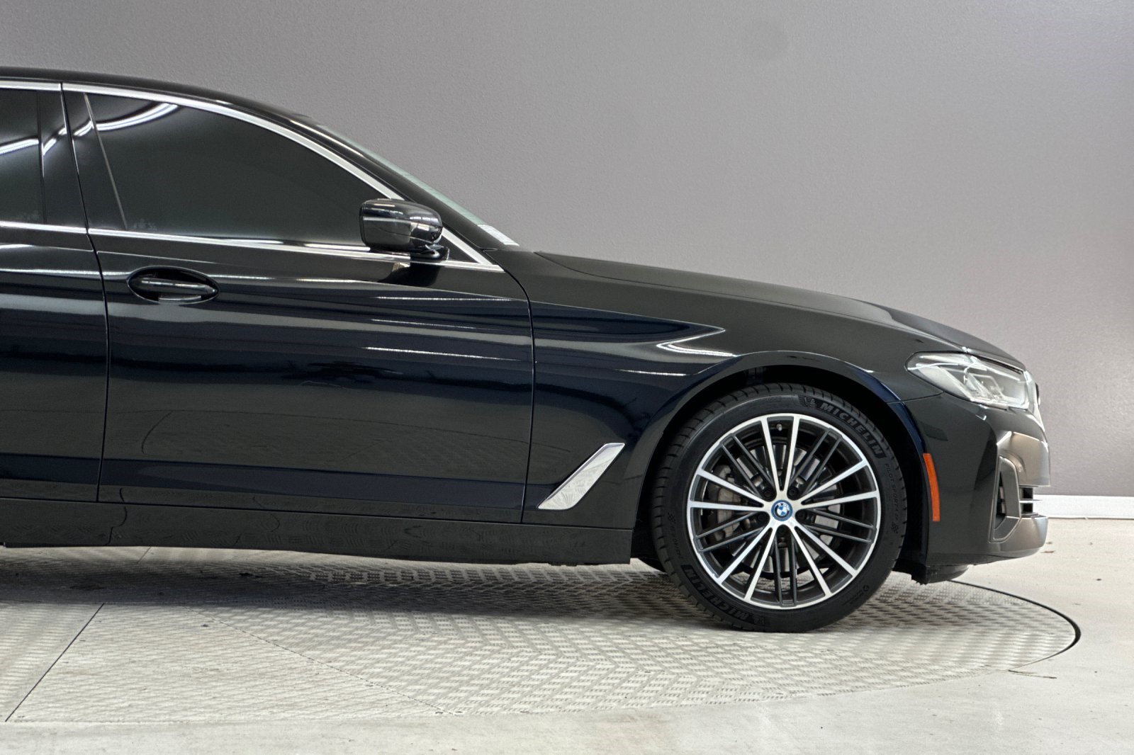 Certified 2023 BMW 530e w/ Convenience Package RWD image 35