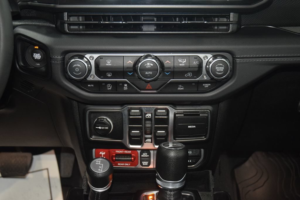 Used 2025 Jeep Gladiator Rubicon AWD/4WD image 35