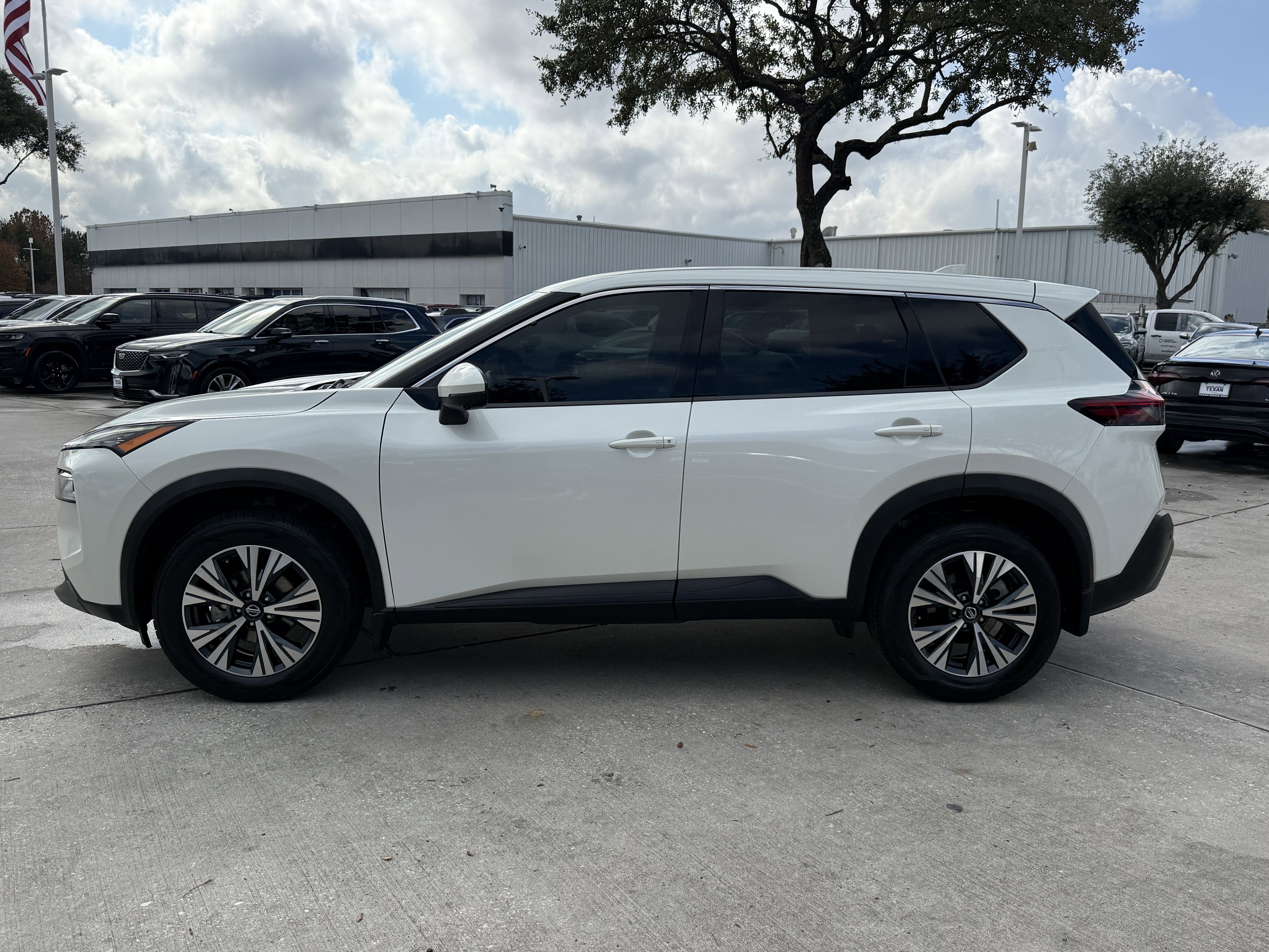 Used 2021 Nissan Rogue SV image 8