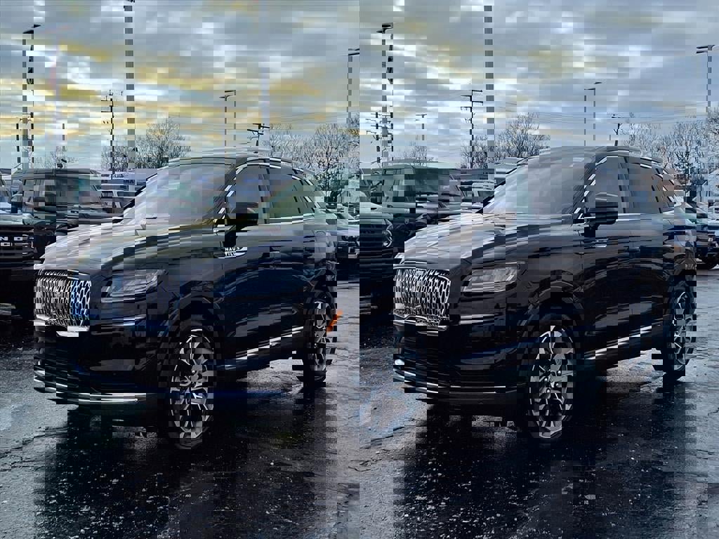 Used 2022 Lincoln Nautilus Reserve w/ Equipment Group 201A image 1