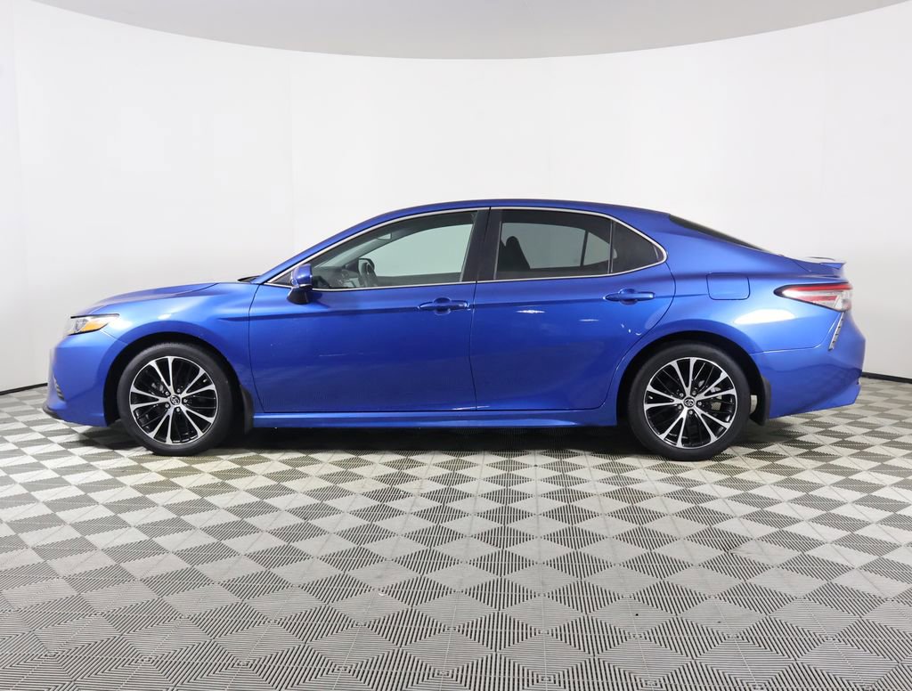 Used 2018 Toyota Camry SE image 3