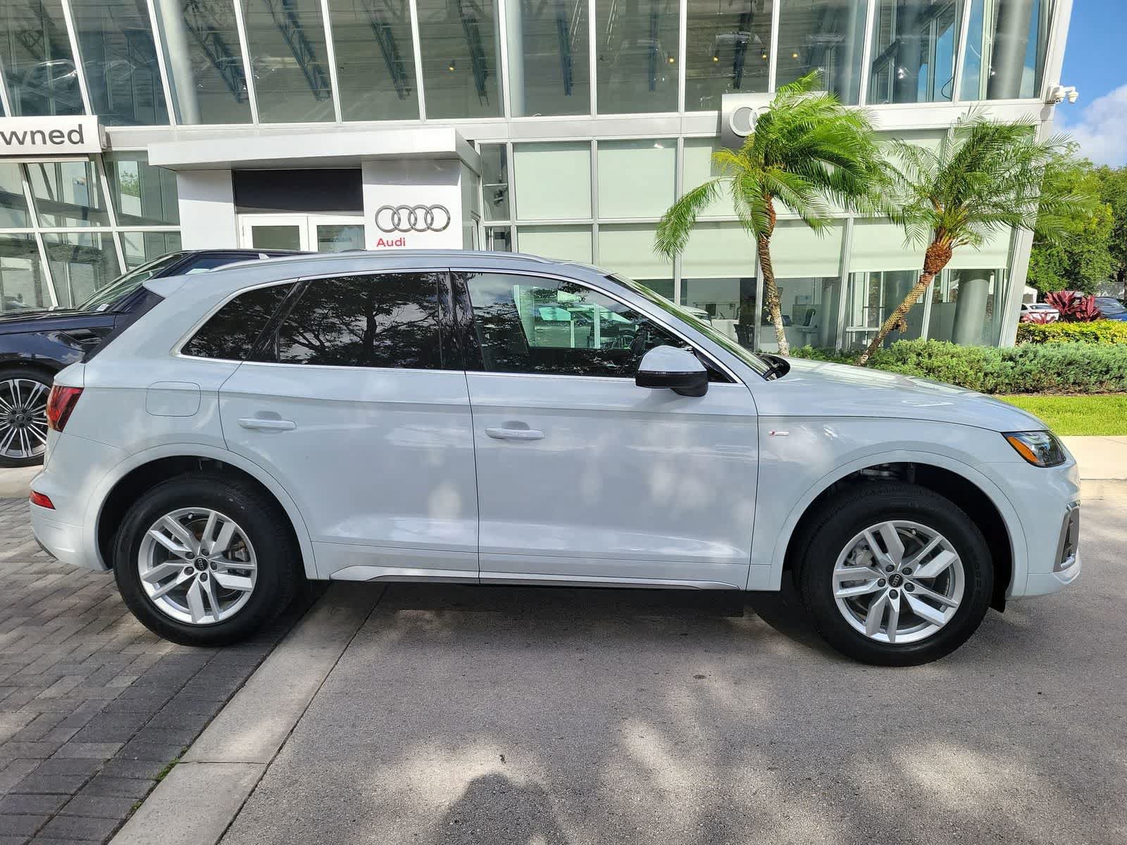 Used 2023 Audi Q5 2.0T Premium w/ Convenience Package AWD/4WD image 9
