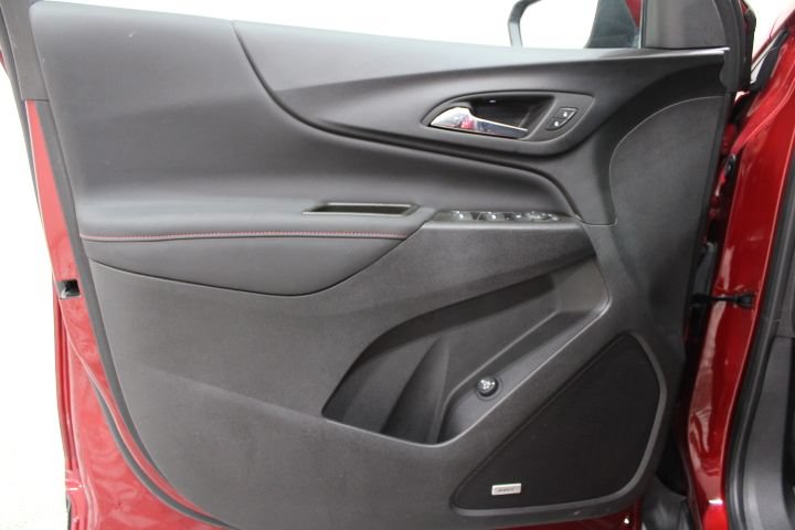 Used 2023 Chevrolet Equinox RS w/ RS Leather Package AWD/4WD image 16