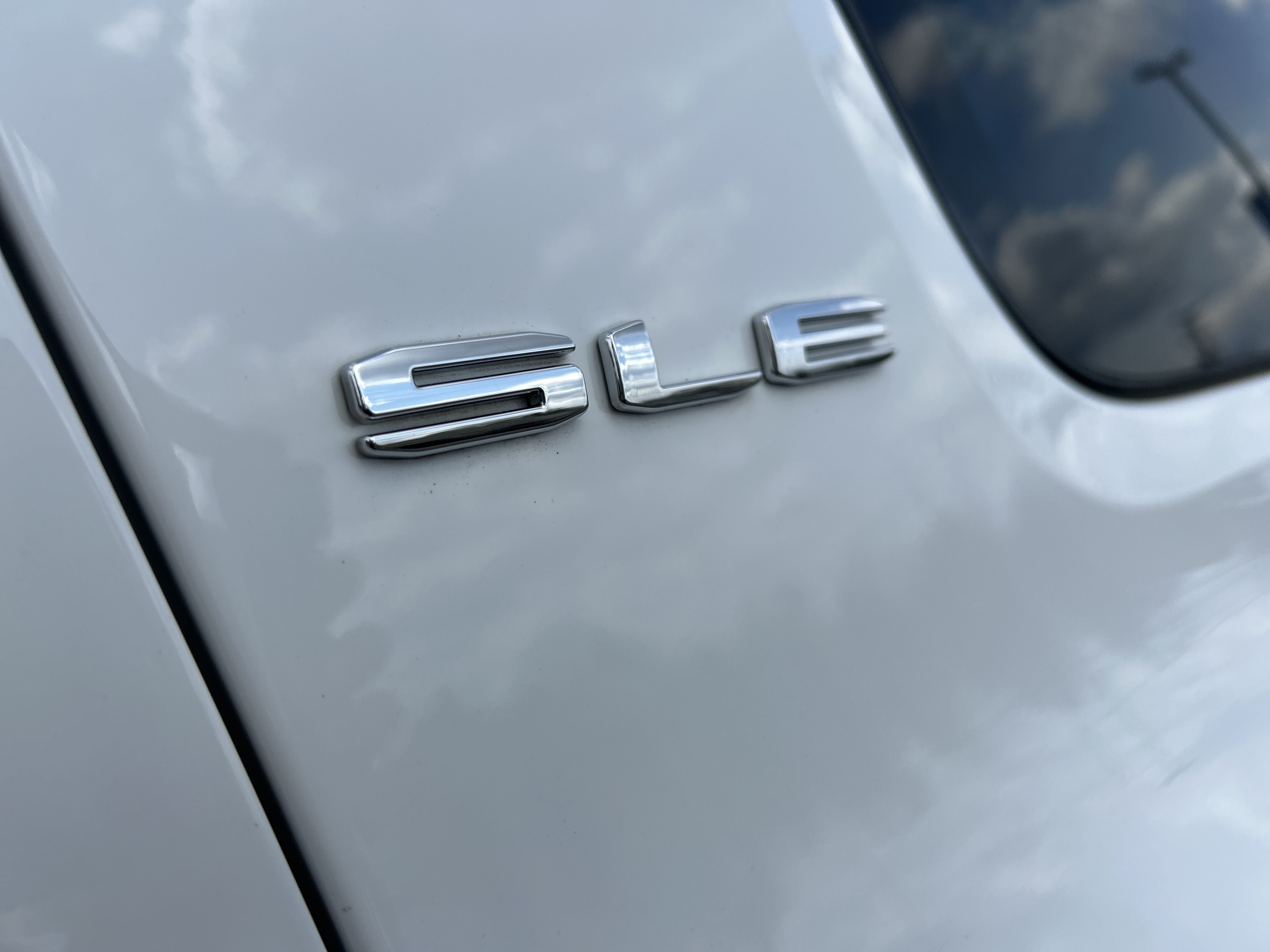 Used 2020 GMC Acadia SLE w/ LPO, Floor Liner Package FWD image 24