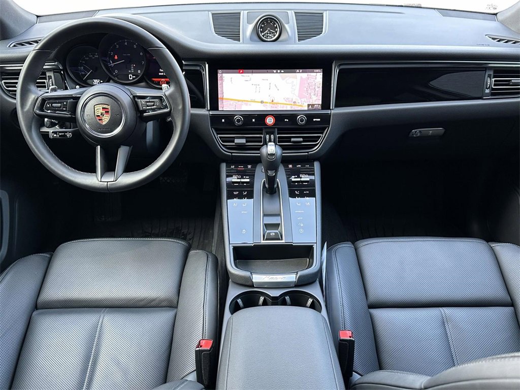 Certified 2025 Porsche Macan image 13