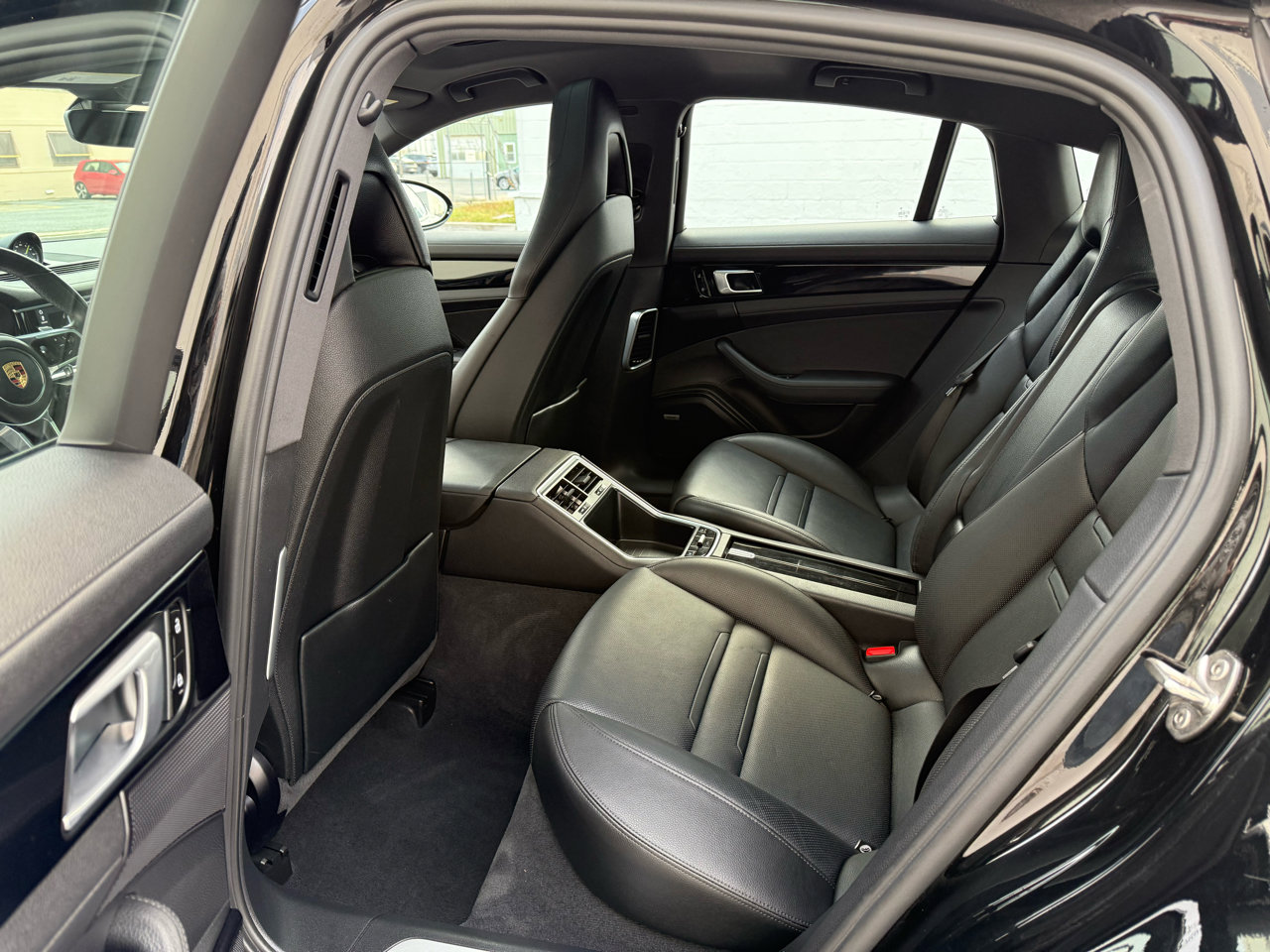 Used 2019 Porsche Panamera 4 image 31