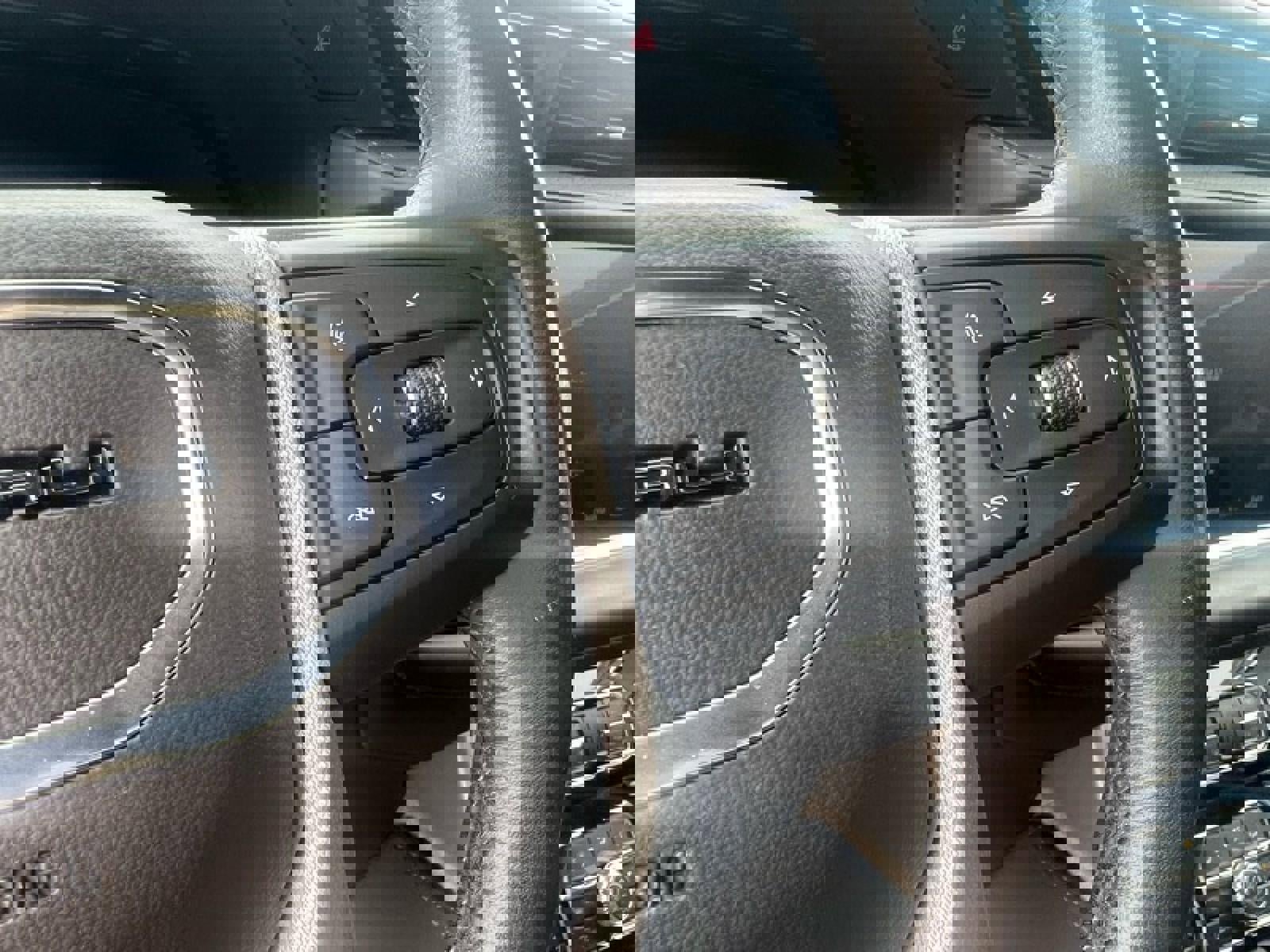 Used 2022 GMC Yukon XL Denali w/ Denali Premium Package image 14