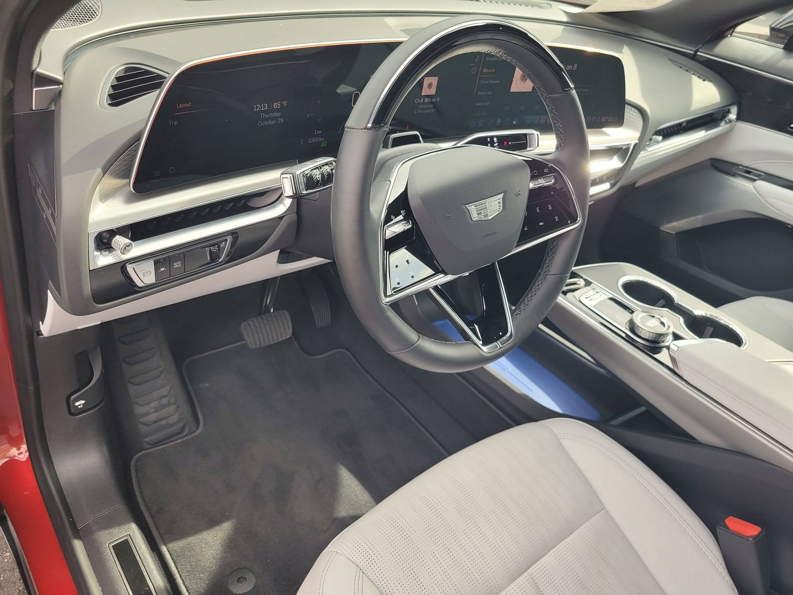 Certified 2025 Cadillac Lyriq Luxury AWD/4WD image 8