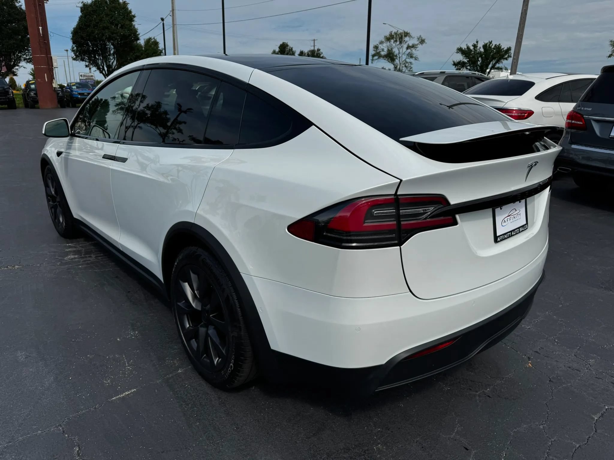 Used 2022 Tesla Model X AWD/4WD image 3