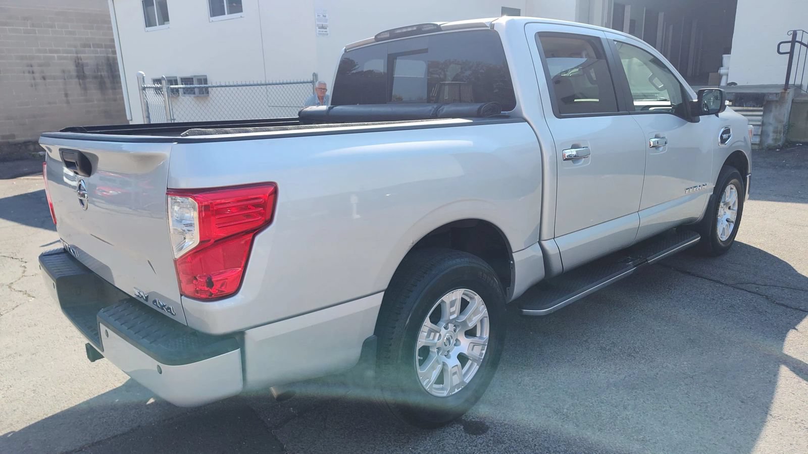 Used 2017 Nissan Titan SV AWD/4WD image 6