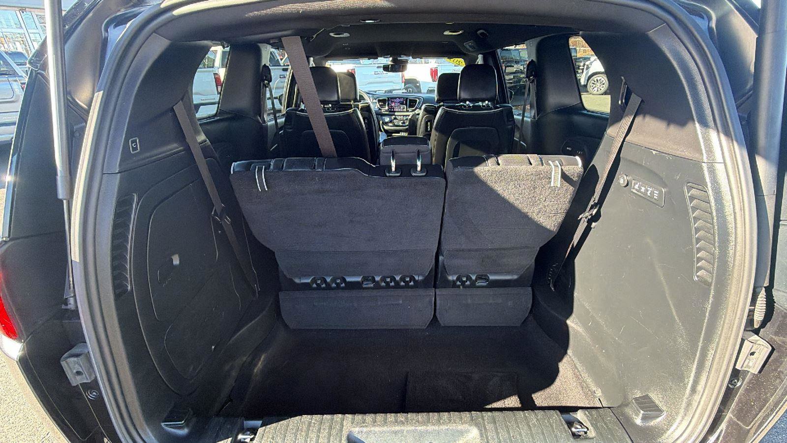 Used 2019 Chrysler Pacifica Limited w/ Advanced Safetytec Group image 35