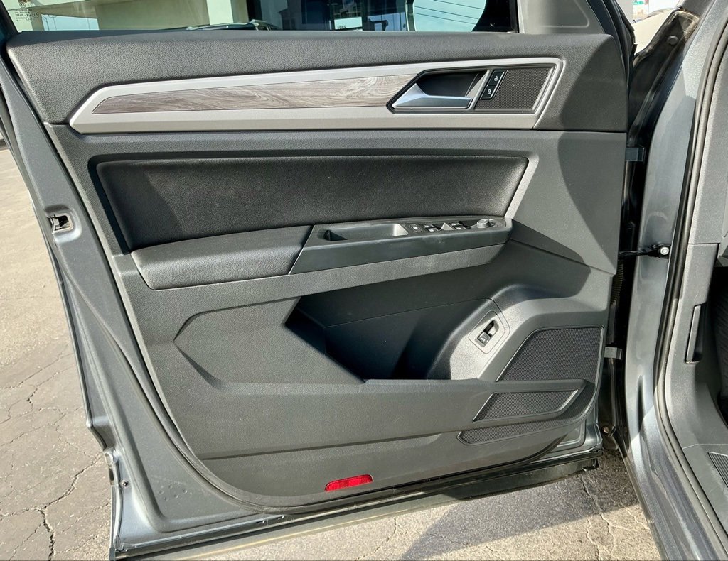 Used 2020 Volkswagen Atlas Cross Sport SE w/ Towing Package image 42