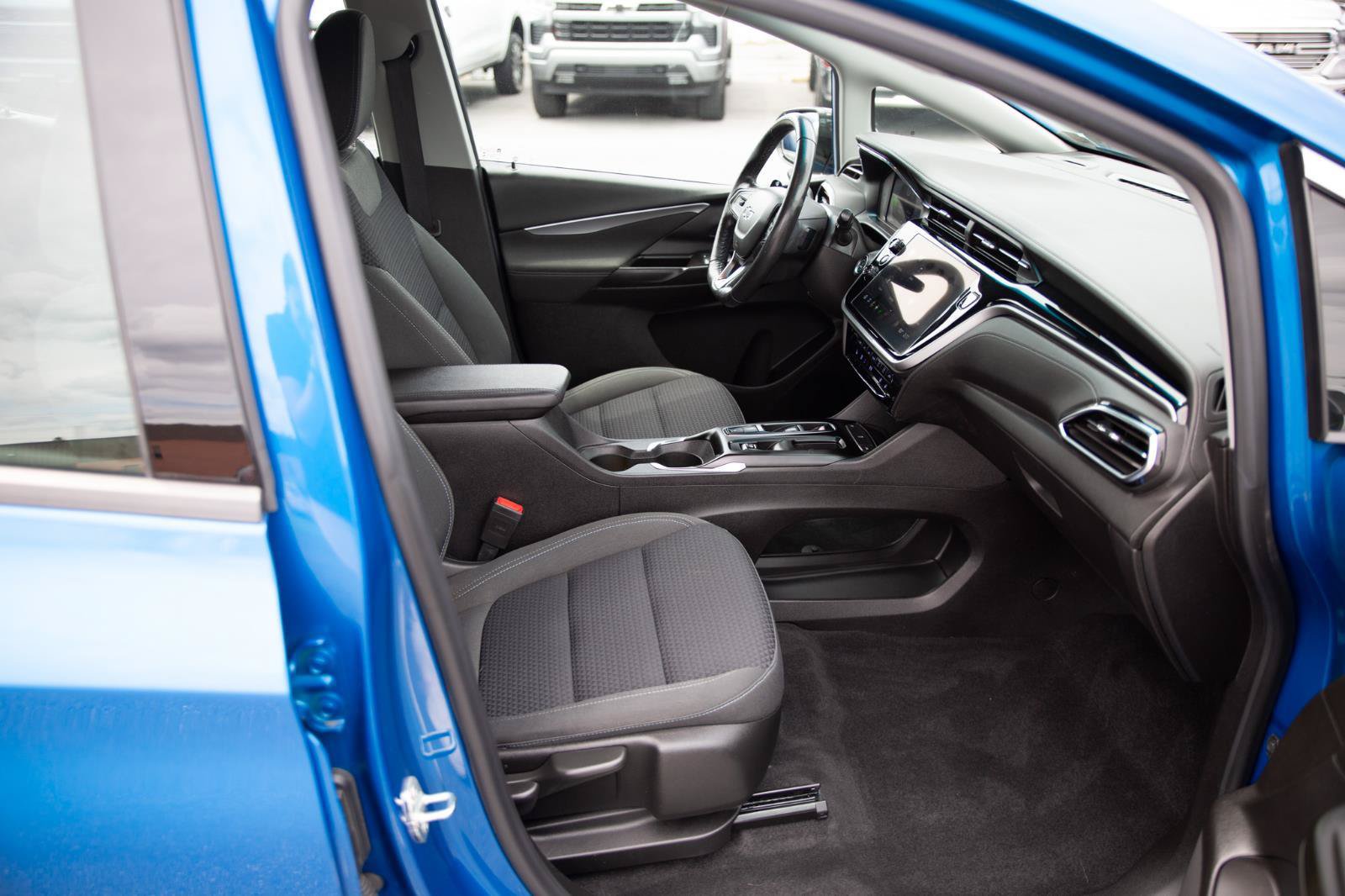Used 2023 Chevrolet Bolt LT FWD image 24