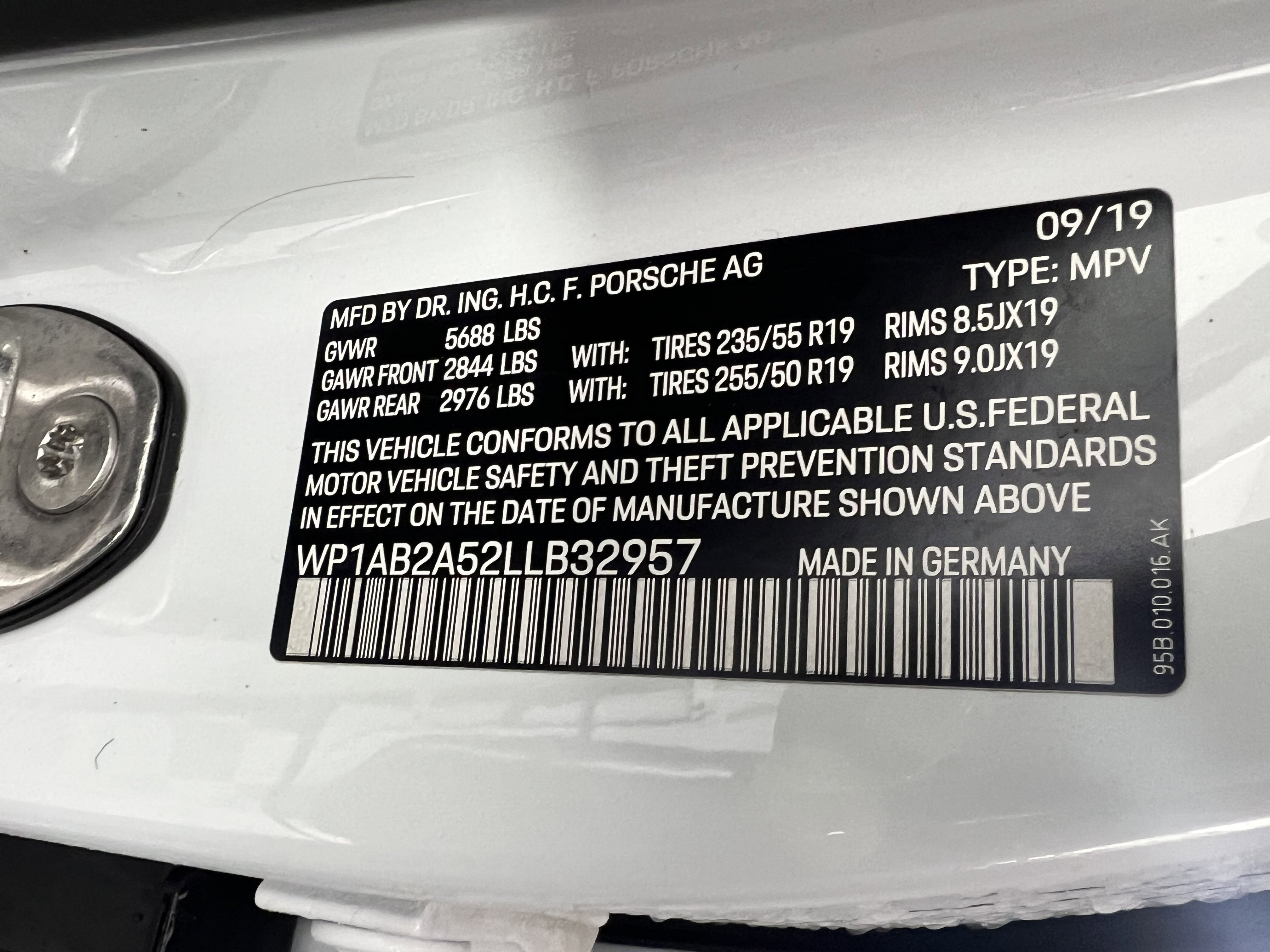 Used 2020 Porsche Macan S image 32