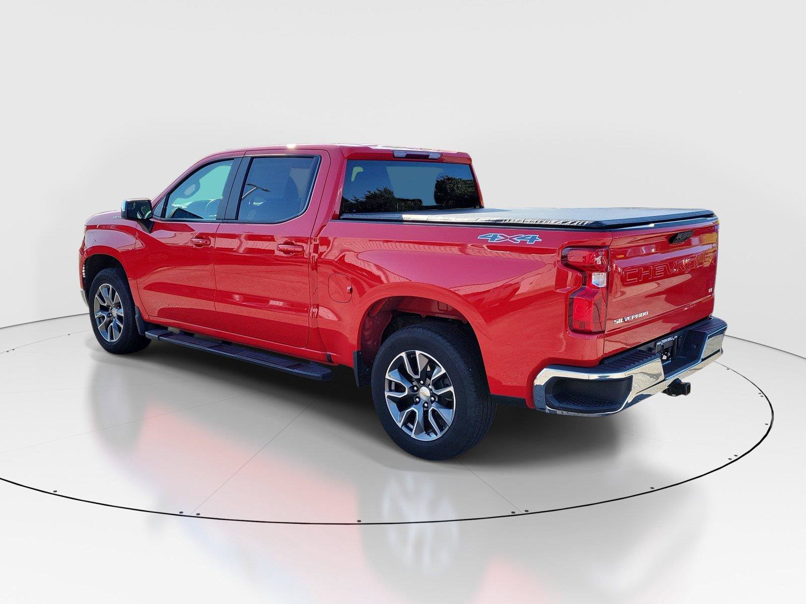Used 2023 Chevrolet Silverado 1500 LT AWD/4WD image 3