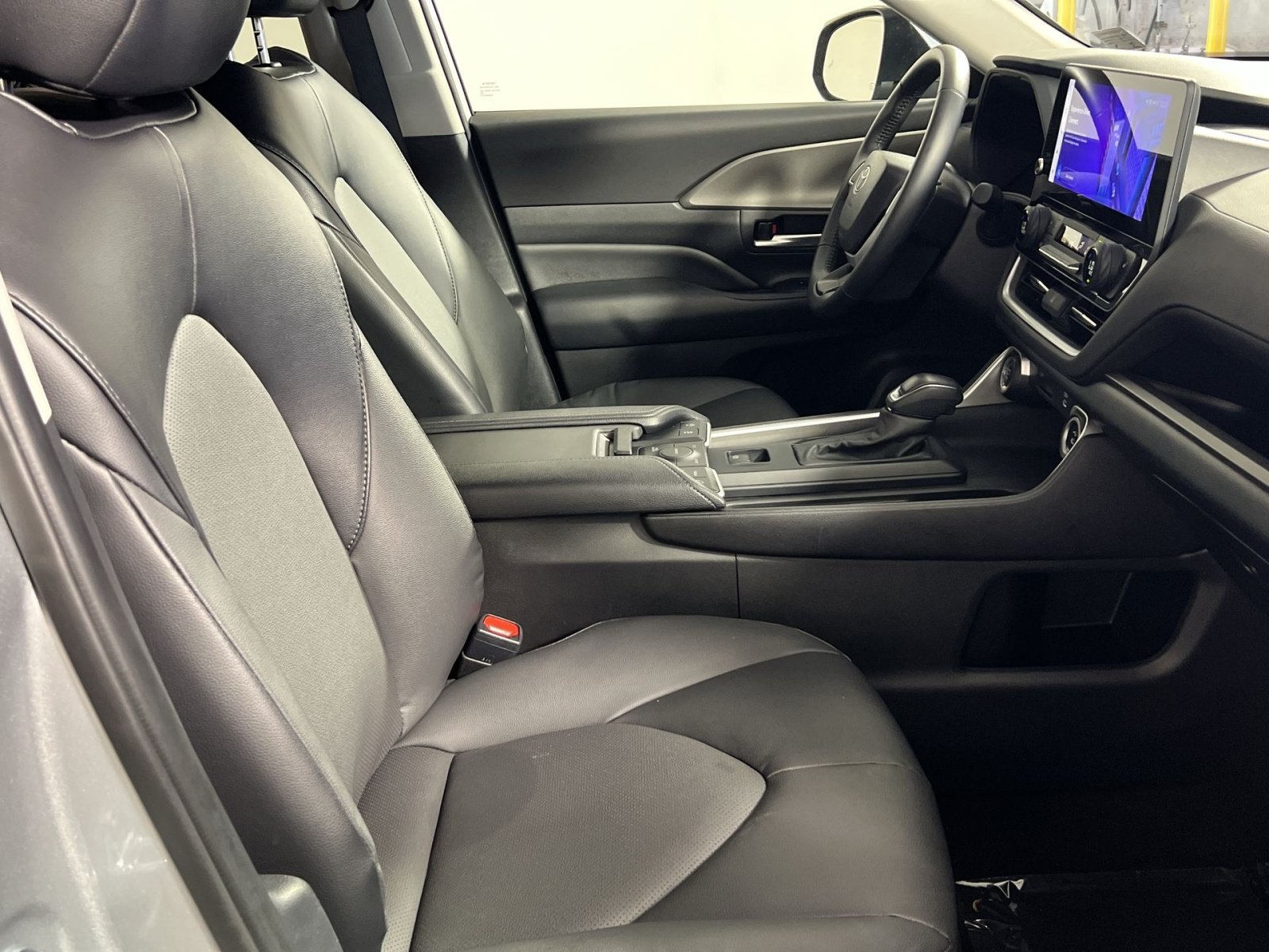 Used 2025 Toyota Grand Highlander AWD image 29