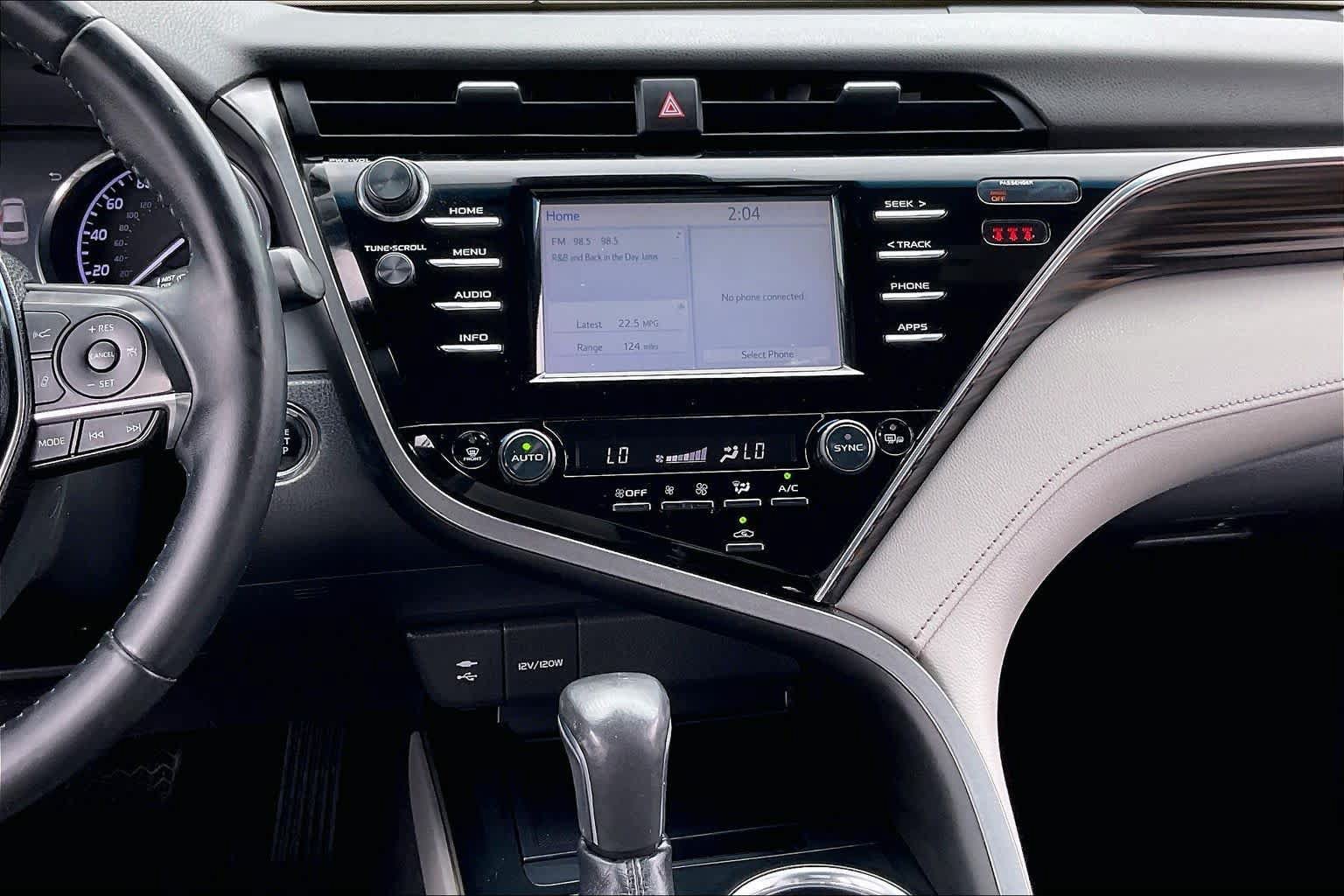 Used 2018 Toyota Camry XLE FWD image 7
