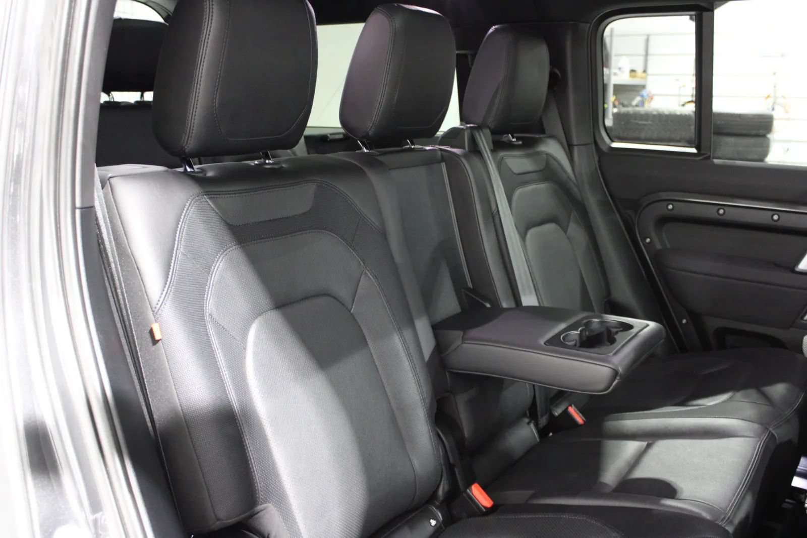 Used 2023 Land Rover Defender 130 X-Dynamic SE AWD/4WD image 33