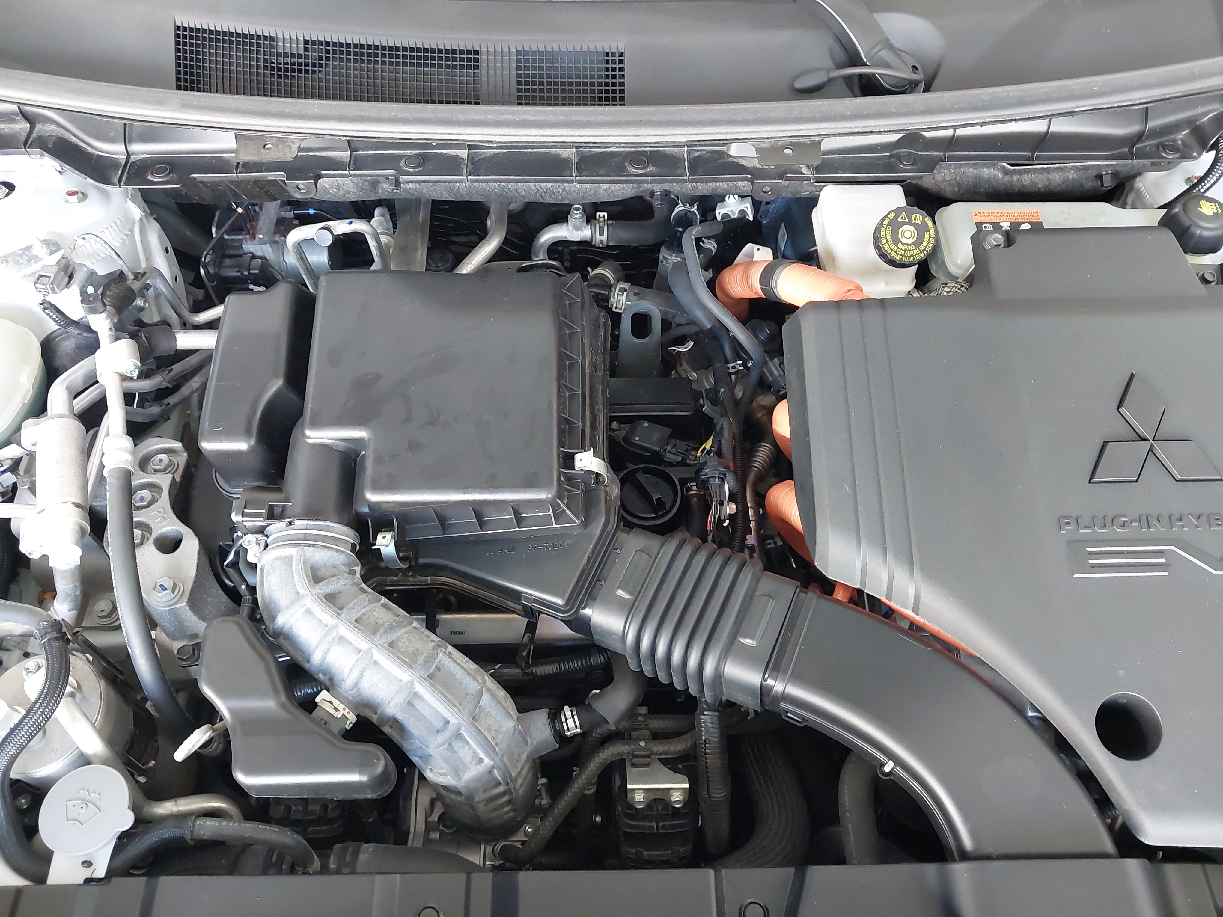 Used 2024 Mitsubishi Outlander 4WD Plug-In Hybrid image 30