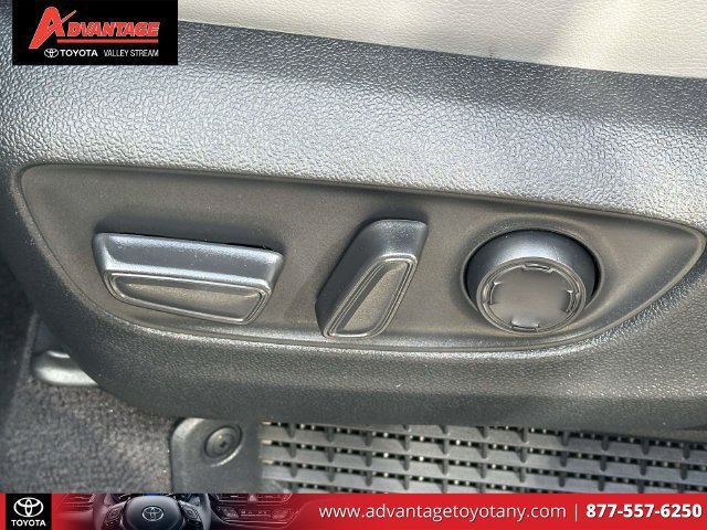 Used 2025 Toyota Sienna XLE FWD image 22