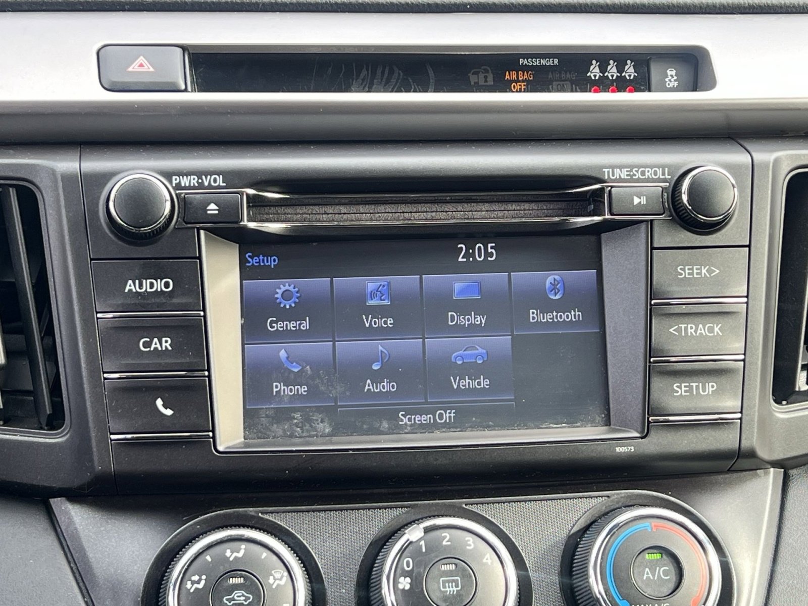 Used 2018 Toyota RAV4 LE image 18