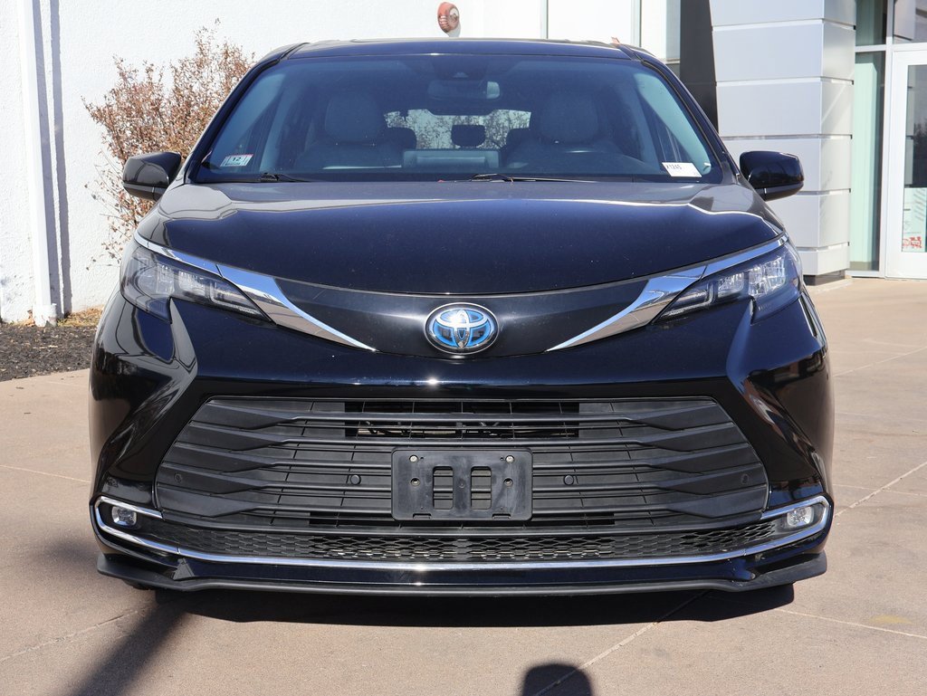 Used 2024 Toyota Sienna XLE image 6