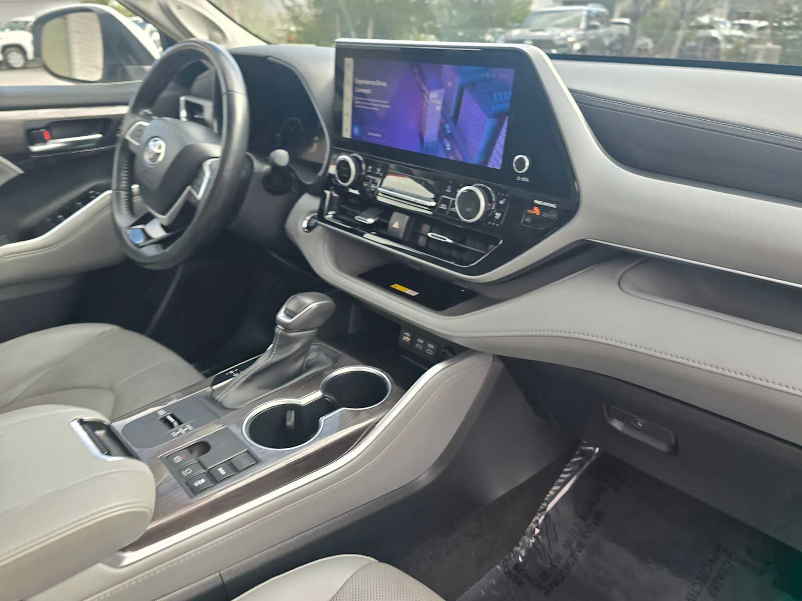 Used 2023 Toyota Highlander Platinum image 13