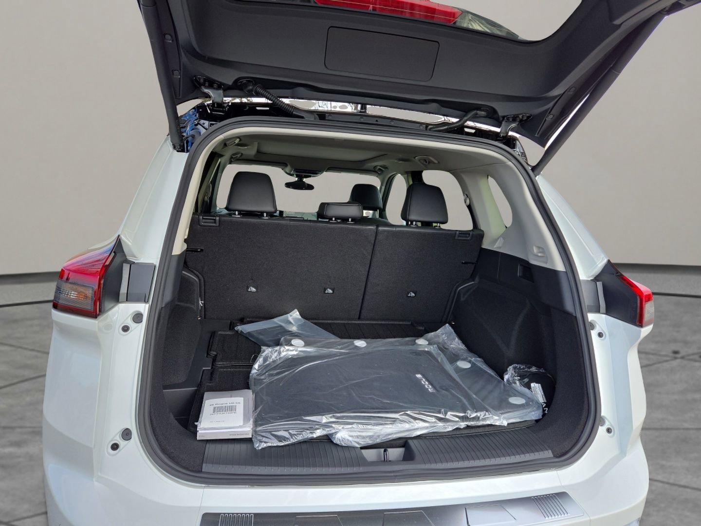 New 2026 Nissan Rogue Platinum w/ Platinum Premium Package AWD/4WD image 30