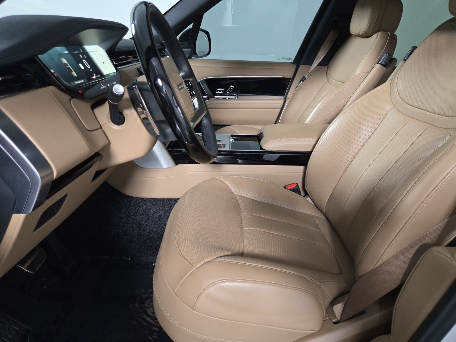 Used 2025 Land Rover Range Rover Long Wheelbase SE image 12