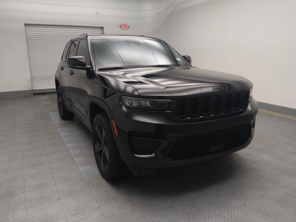 Used 2023 Jeep Grand Cherokee Altitude AWD/4WD image 13