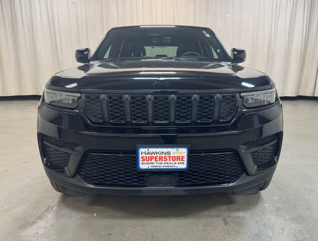 Used 2025 Jeep Grand Cherokee Altitude AWD/4WD image 11