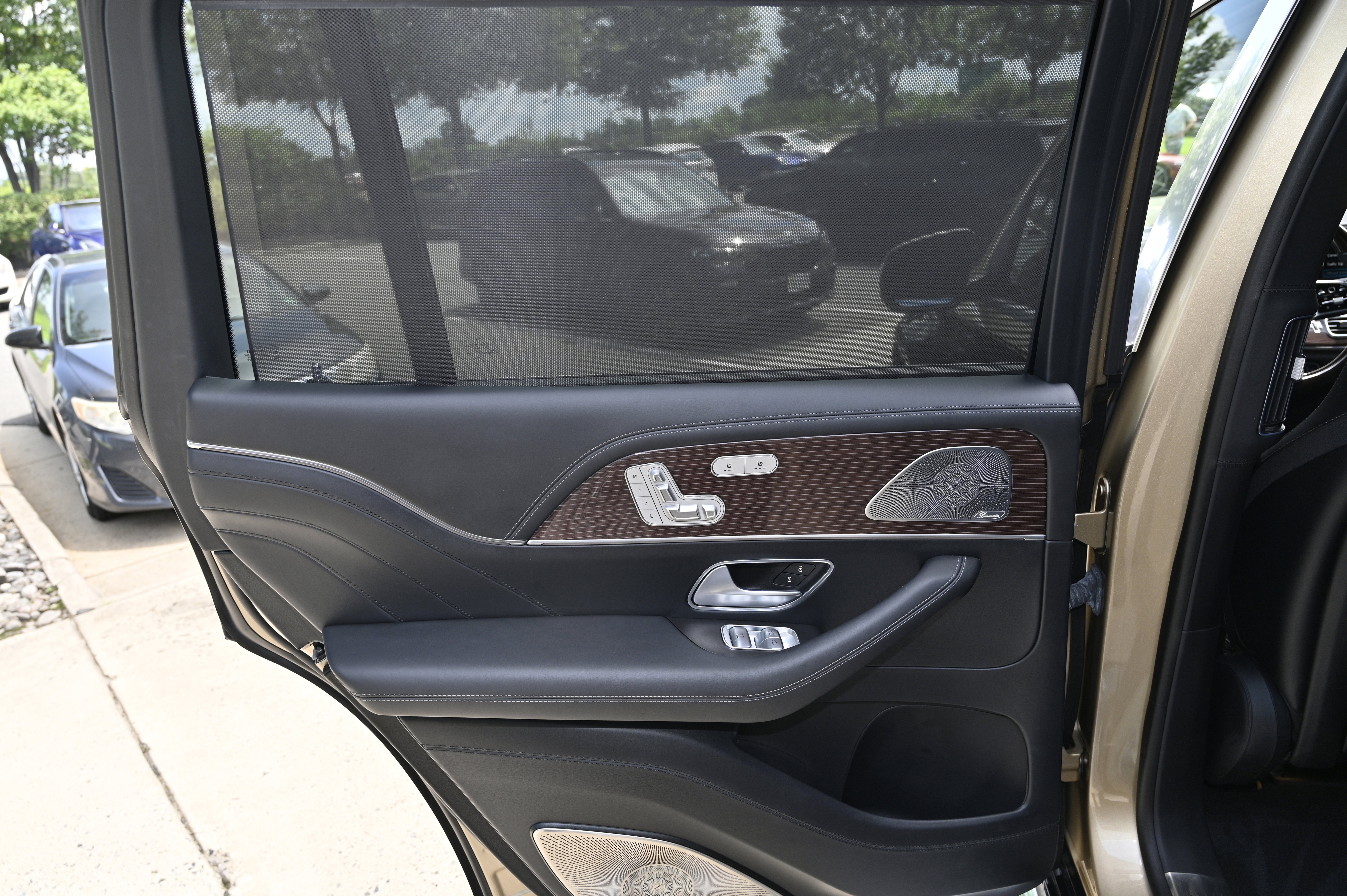 Used 2023 Mercedes-Benz Maybach GLS 600 4MATIC image 37