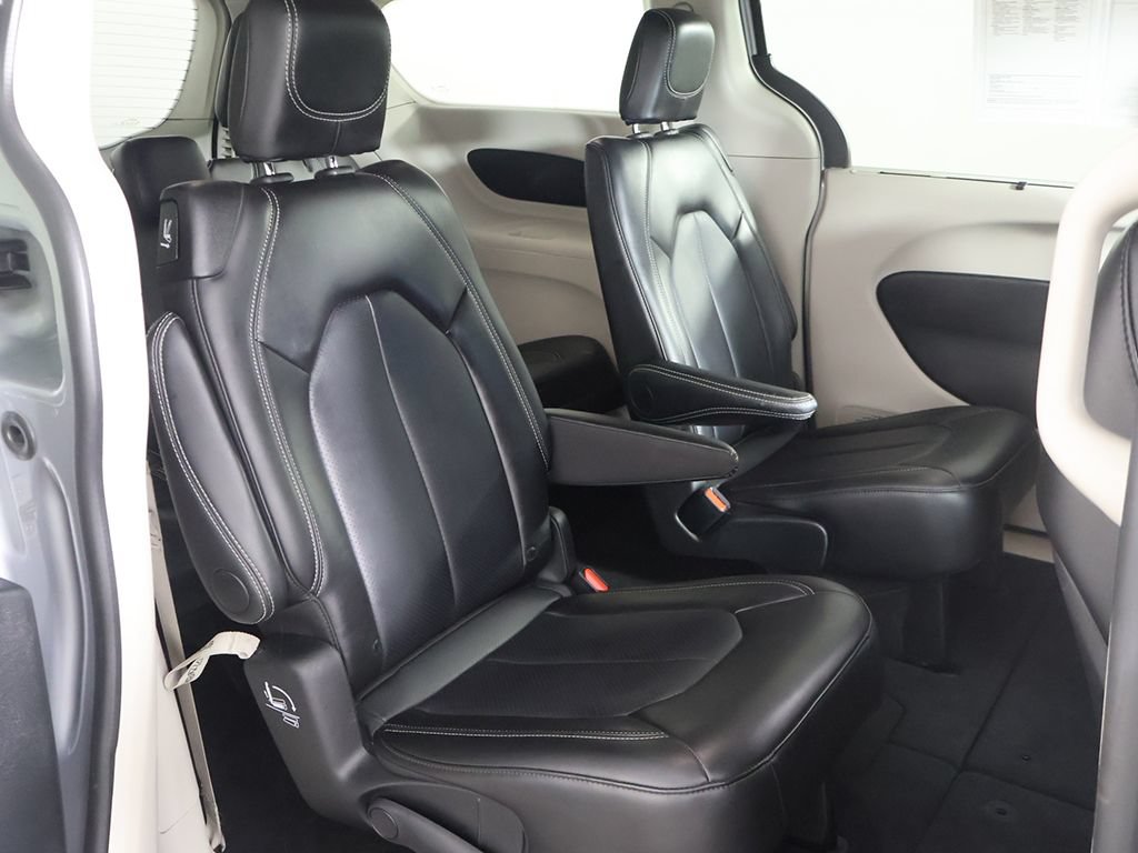 Used 2024 Chrysler Pacifica Touring-L FWD image 33