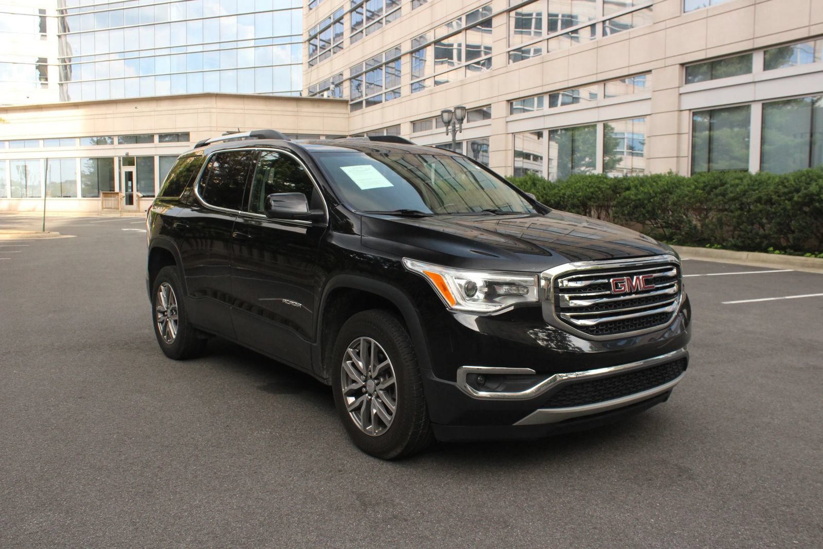 Used 2019 GMC Acadia SLE w/ LPO, Floor Liner Package FWD image 1