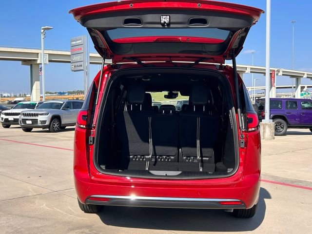 New 2026 Chrysler Pacifica Select FWD image 10
