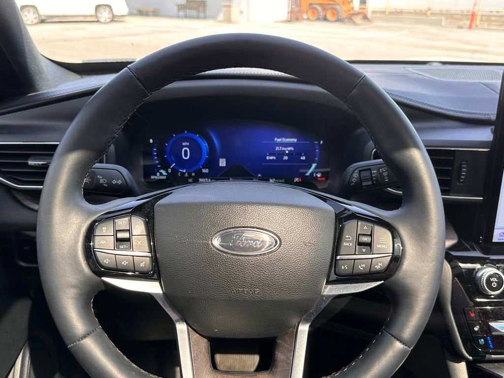 Certified 2023 Ford Explorer Platinum w/ Technology Package image 28