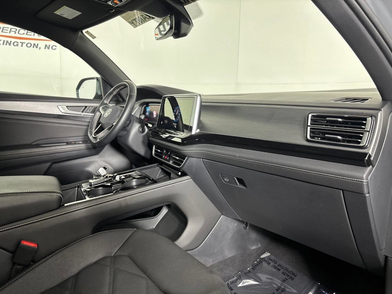 Used 2025 Volkswagen Atlas Cross Sport SE FWD image 28