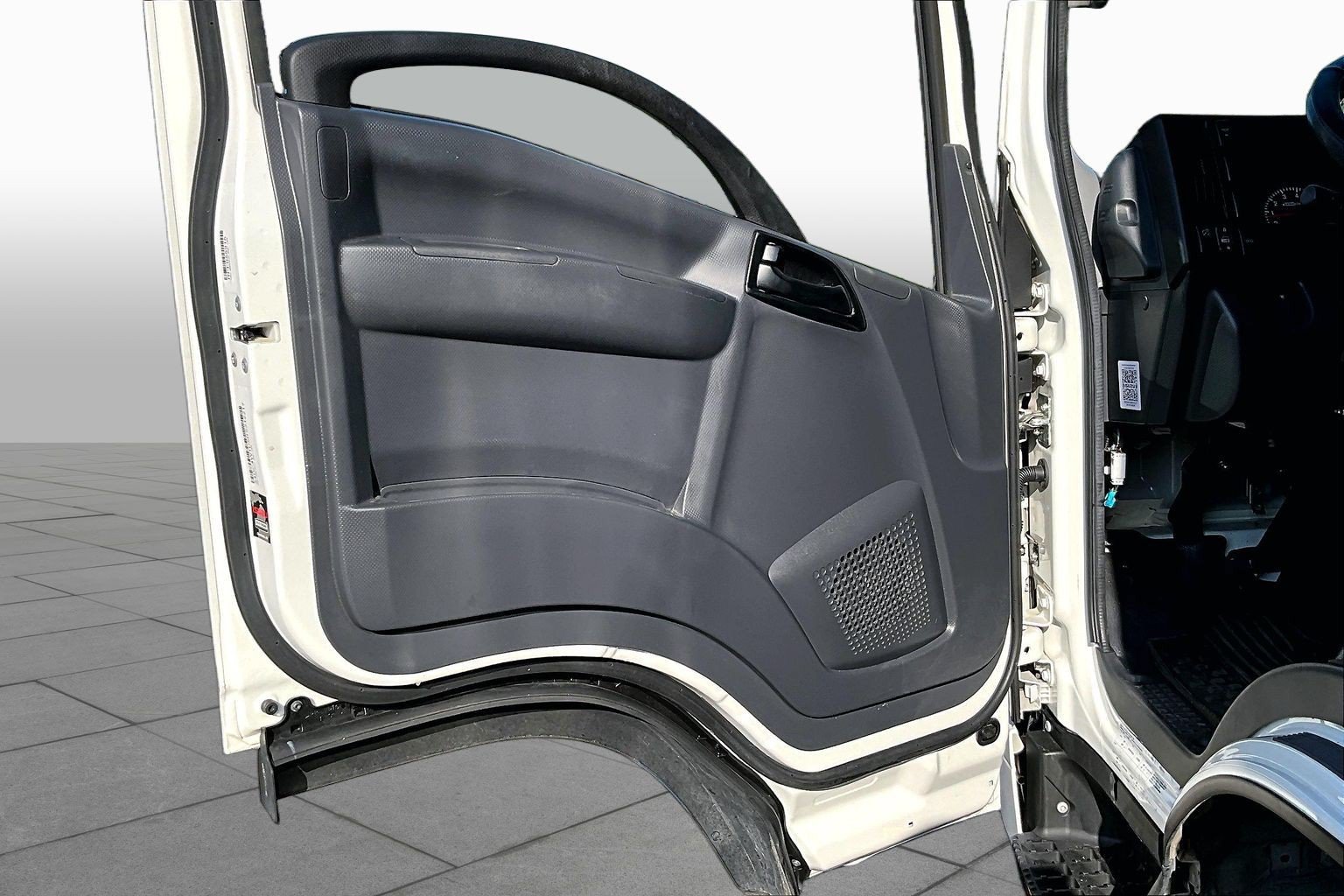 Used 2024 Isuzu NPR RWD image 19