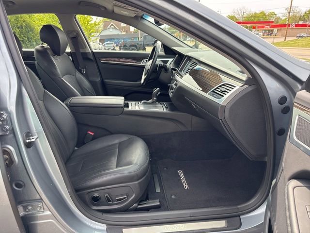 Used 2015 Hyundai Genesis 3.8 AWD/4WD image 9