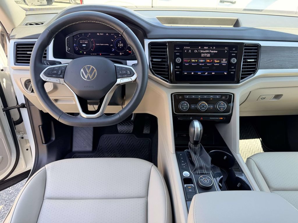 Used 2023 Volkswagen Atlas SE AWD/4WD image 2