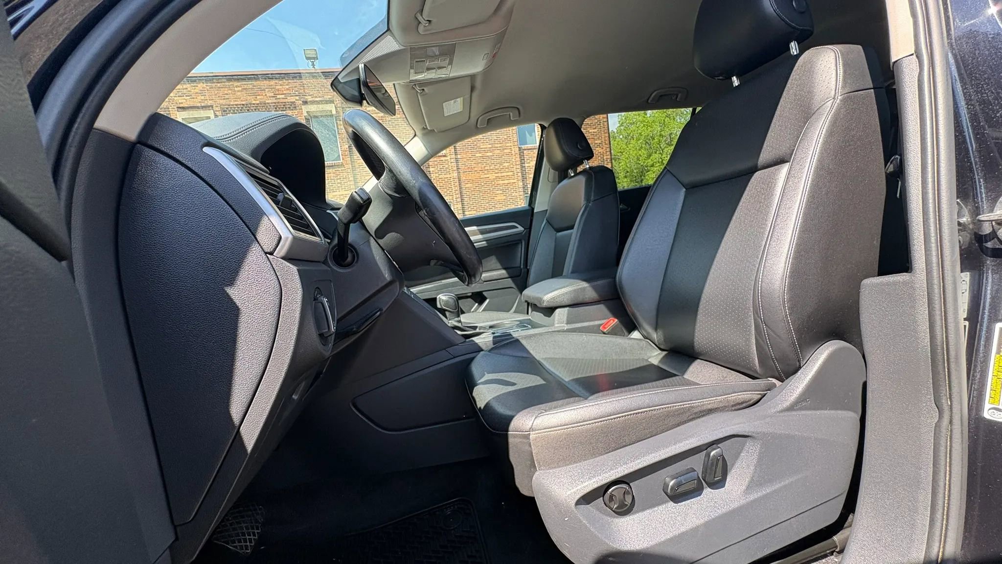 Used 2018 Volkswagen Atlas SE FWD image 2